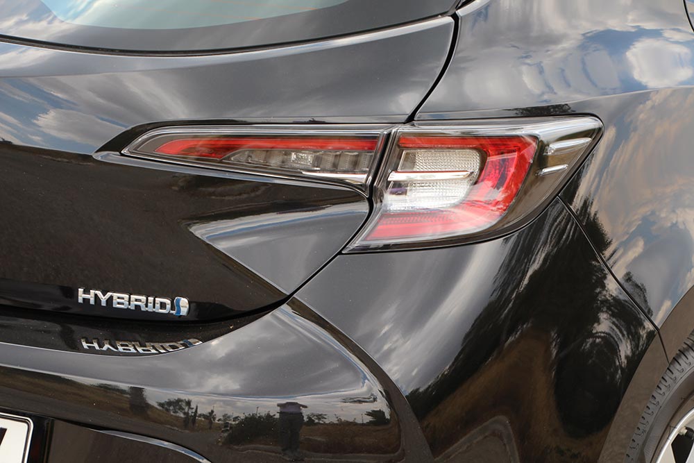 https://cdn.autogreeknews.gr/wp-content/uploads/2026/07/Toyota-Corolla-Hybrid-logo.jpg