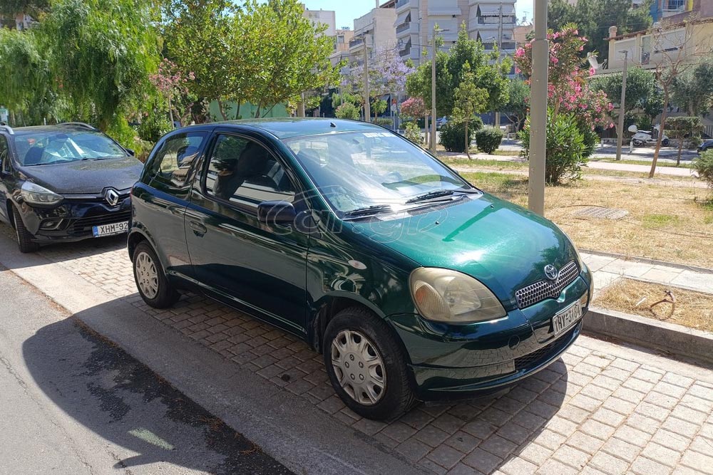https://cdn.autogreeknews.gr/wp-content/uploads/2026/07/Toyota-Yaris-2000-used-2.jpg