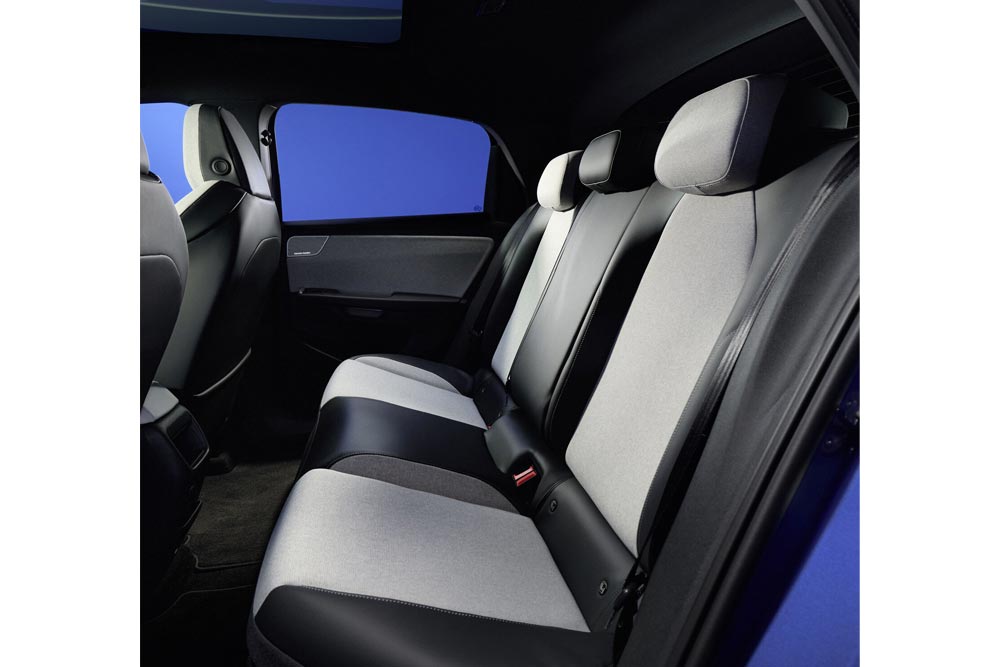 https://cdn.autogreeknews.gr/wp-content/uploads/2026/07/VW-ID.-Polo-rear-seat.jpg