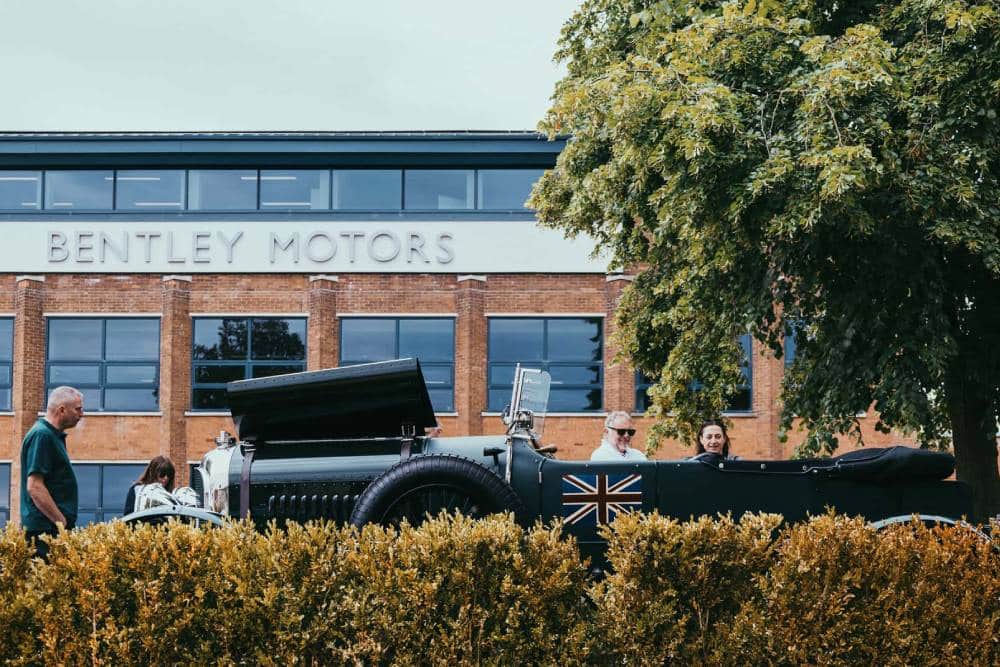 https://cdn.autogreeknews.gr/wp-content/uploads/2026/07/bentley-continental-gtc-80th-anniversary-special-9.jpg