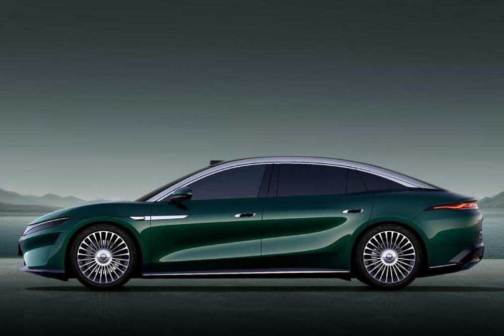 https://cdn.autogreeknews.gr/wp-content/uploads/2026/07/byd-great-han-02.jpg