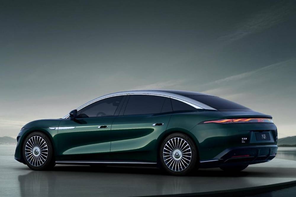 https://cdn.autogreeknews.gr/wp-content/uploads/2026/07/byd-great-han-05.jpg