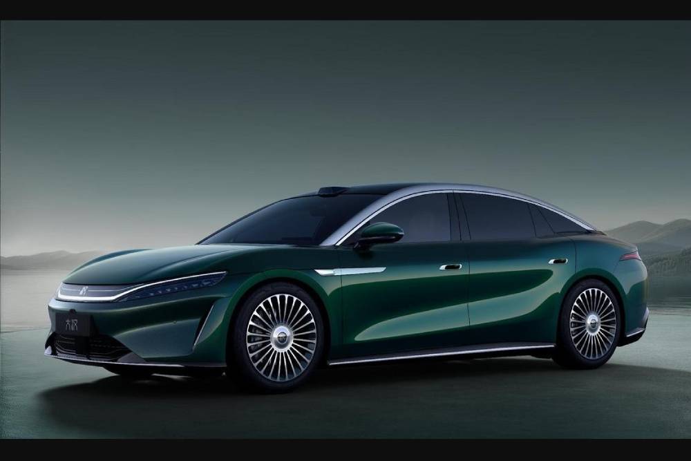https://cdn.autogreeknews.gr/wp-content/uploads/2026/07/byd-great-han.jpg