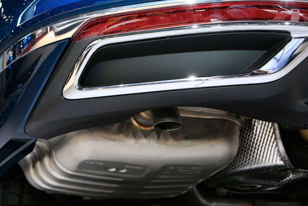 https://cdn.autogreeknews.gr/wp-content/uploads/2026/07/fake-exhaust-tips.jpg