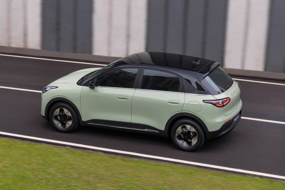 https://cdn.autogreeknews.gr/wp-content/uploads/2026/07/geely_ex21.jpg