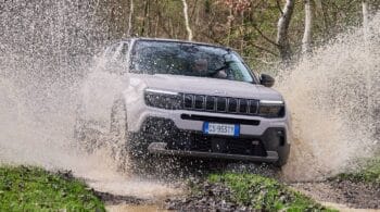 Το Jeep Avenger e-Hybrid με όφελος 2.500 ευρώ και 8ετή εγγύηση