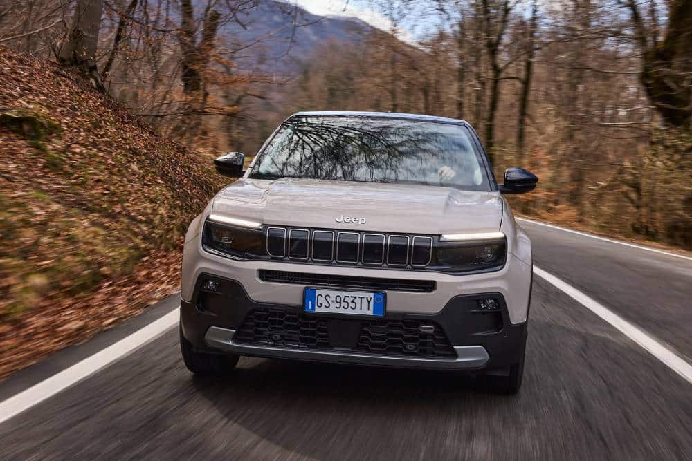 https://cdn.autogreeknews.gr/wp-content/uploads/2026/07/jeep-avenger-e-hybrid-4-1.jpg