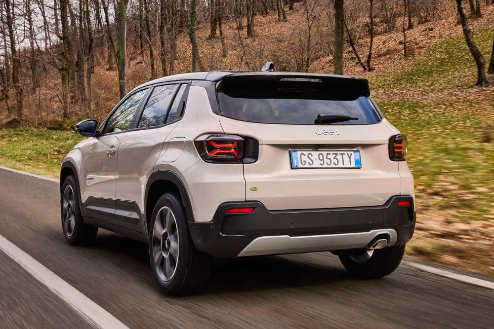 https://cdn.autogreeknews.gr/wp-content/uploads/2026/07/jeep-avenger-e-hybrid-5-1.jpg