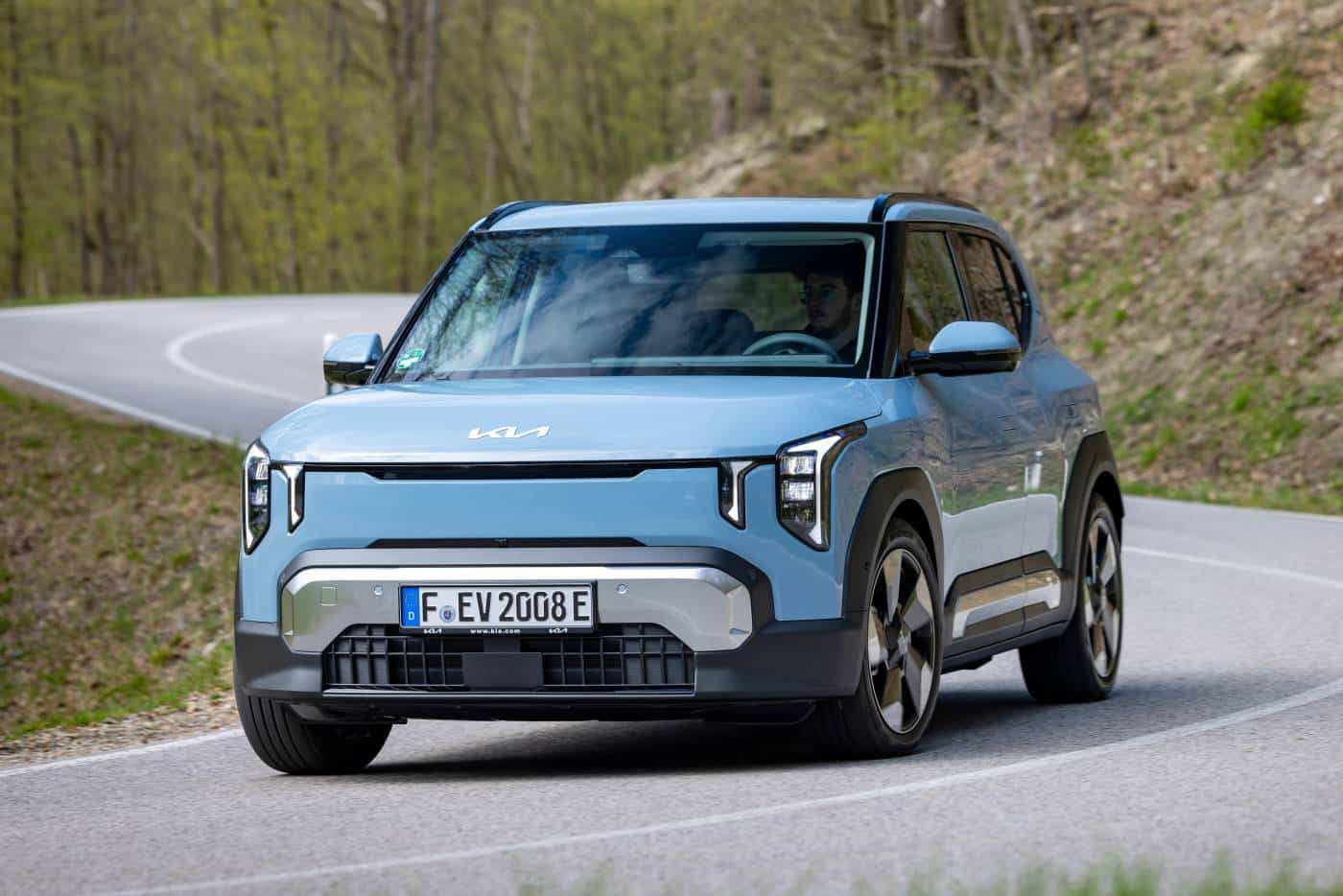 https://cdn.autogreeknews.gr/wp-content/uploads/2026/07/kia_ev2_4-seater54.jpg