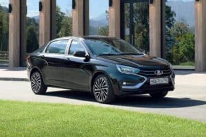 «Φαρμακείο» το νέο και λιμουζινάτο Lada Aura