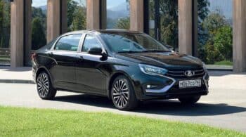 «Φαρμακείο» το νέο και λιμουζινάτο Lada Aura