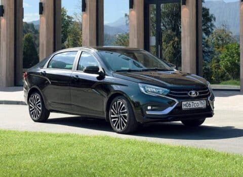 «Φαρμακείο» το νέο και λιμουζινάτο Lada Aura