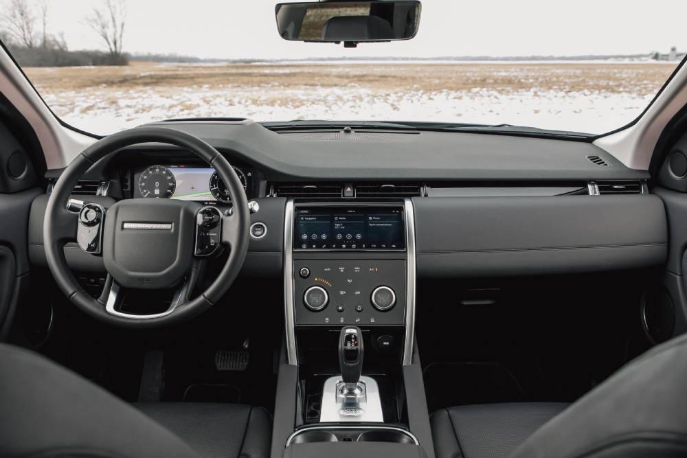 https://cdn.autogreeknews.gr/wp-content/uploads/2026/07/land_rover_discovery_sport_p250_se_94.jpg