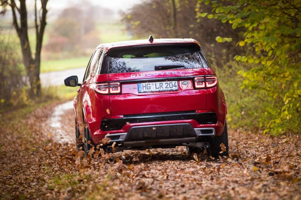 https://cdn.autogreeknews.gr/wp-content/uploads/2026/07/land_rover_discovery_sport_p300e_s_r-dynamic_5.jpg