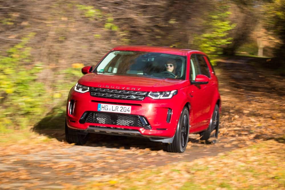 https://cdn.autogreeknews.gr/wp-content/uploads/2026/07/land_rover_discovery_sport_p300e_s_r-dynamic_8.jpg