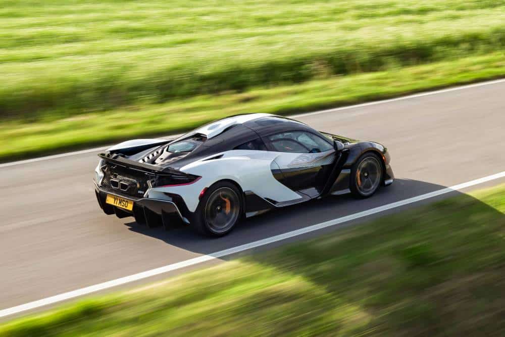 https://cdn.autogreeknews.gr/wp-content/uploads/2026/07/mclaren_w136.jpg
