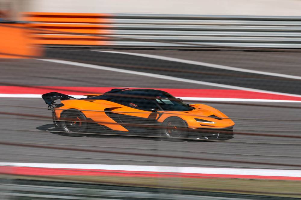 https://cdn.autogreeknews.gr/wp-content/uploads/2026/07/mclaren_w1477.jpg