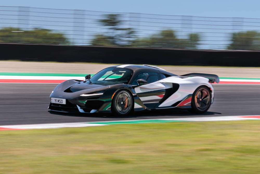 Η McLaren «ψήνεται» για χειροκίνητο μετά από σχεδόν 30 χρόνια