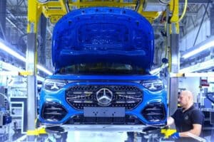 Η Mercedes εγκαταλείπει τη Γερμανία για φθηνότερη χώρα