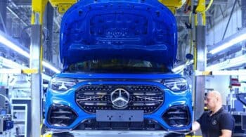 Η Mercedes εγκαταλείπει τη Γερμανία για φθηνότερη χώρα