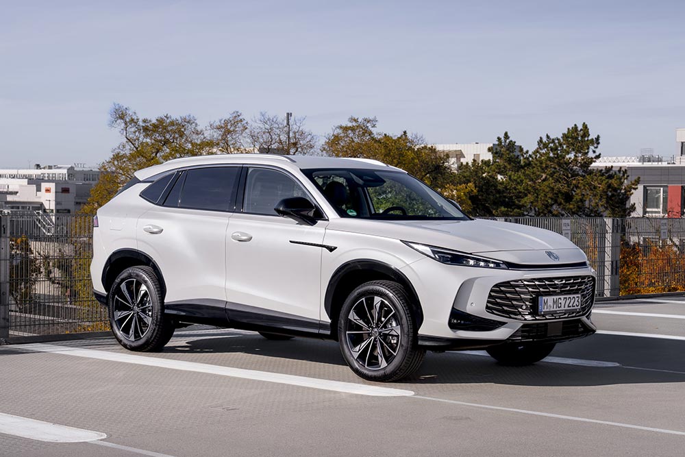 https://cdn.autogreeknews.gr/wp-content/uploads/2026/07/mg-hs-hybrid-14.jpg