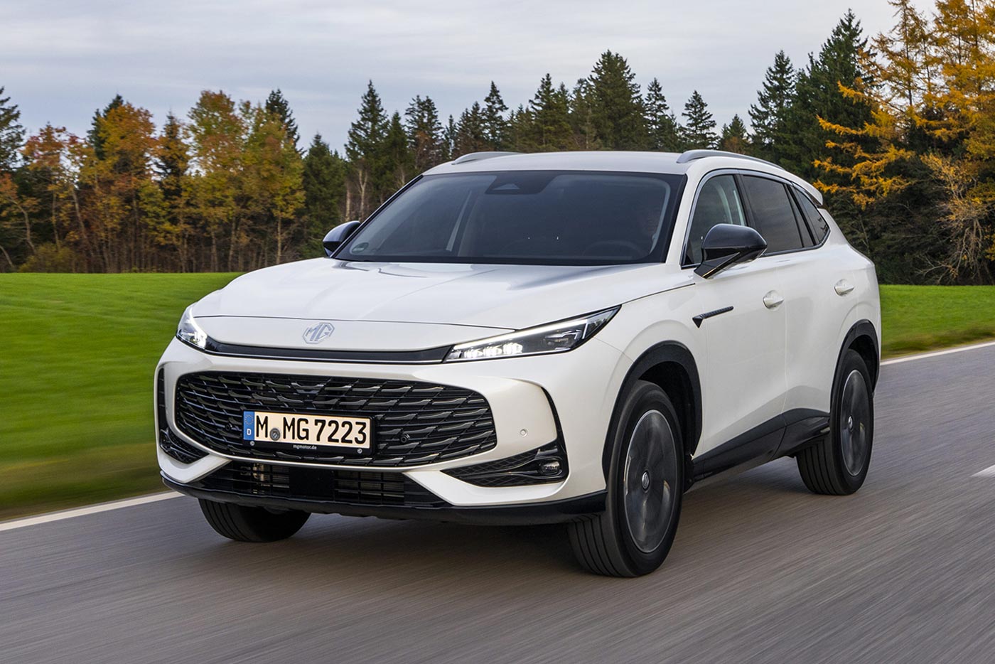 https://cdn.autogreeknews.gr/wp-content/uploads/2026/07/mg-hs-hybrid-2.jpg