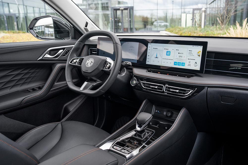 https://cdn.autogreeknews.gr/wp-content/uploads/2026/07/mg-hs-hybrid-9.jpg