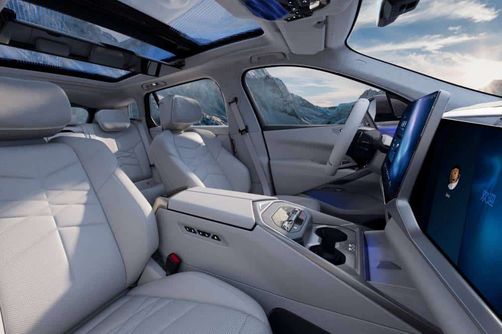 https://cdn.autogreeknews.gr/wp-content/uploads/2026/07/new-bw-x5-and-ix5-lwb-3.jpg