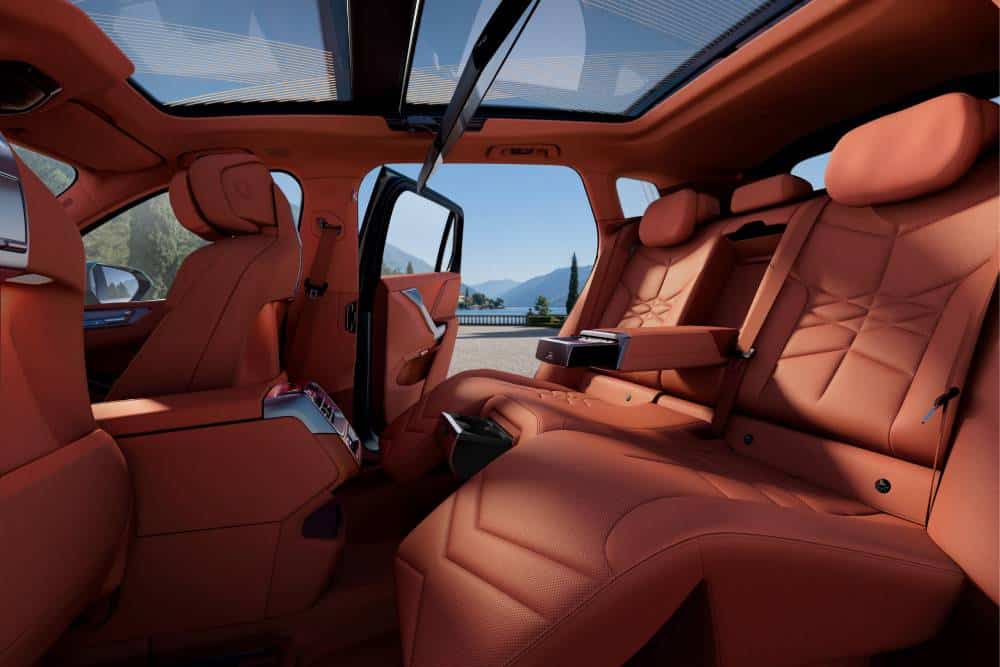 https://cdn.autogreeknews.gr/wp-content/uploads/2026/07/new-bw-x5-and-ix5-lwb-4.jpg