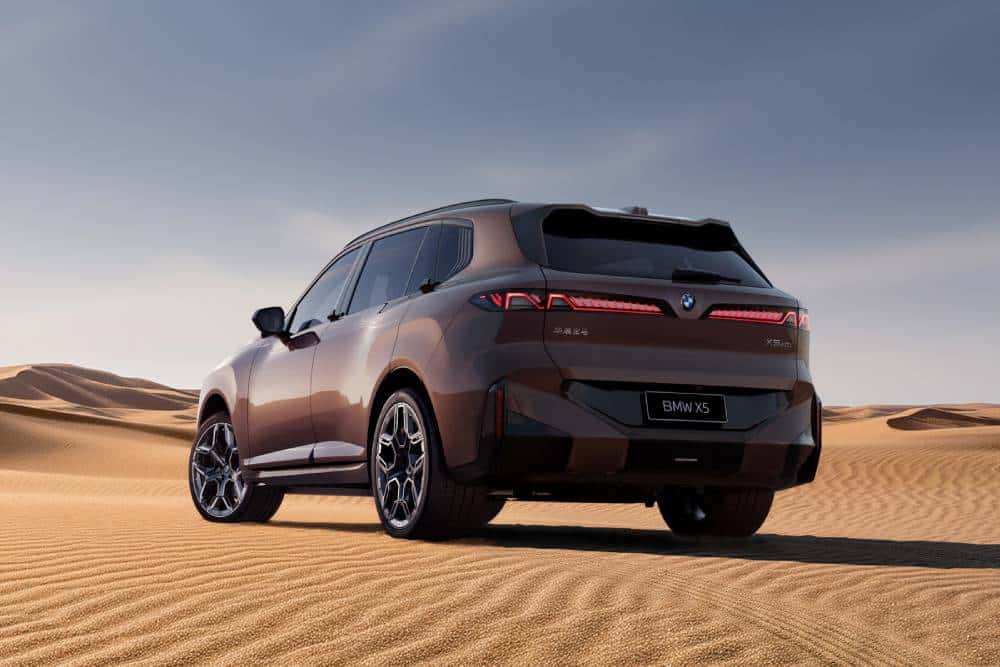 https://cdn.autogreeknews.gr/wp-content/uploads/2026/07/new-bw-x5-and-ix5-lwb-6.jpg