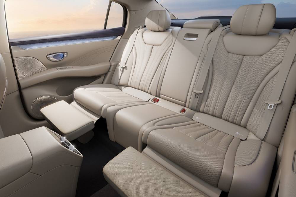 https://cdn.autogreeknews.gr/wp-content/uploads/2026/07/new-byd-seal-08-09.jpg