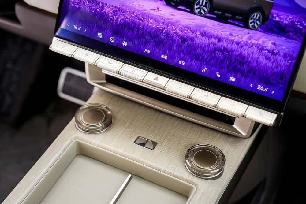https://cdn.autogreeknews.gr/wp-content/uploads/2026/07/new-freelander-8-11.jpg