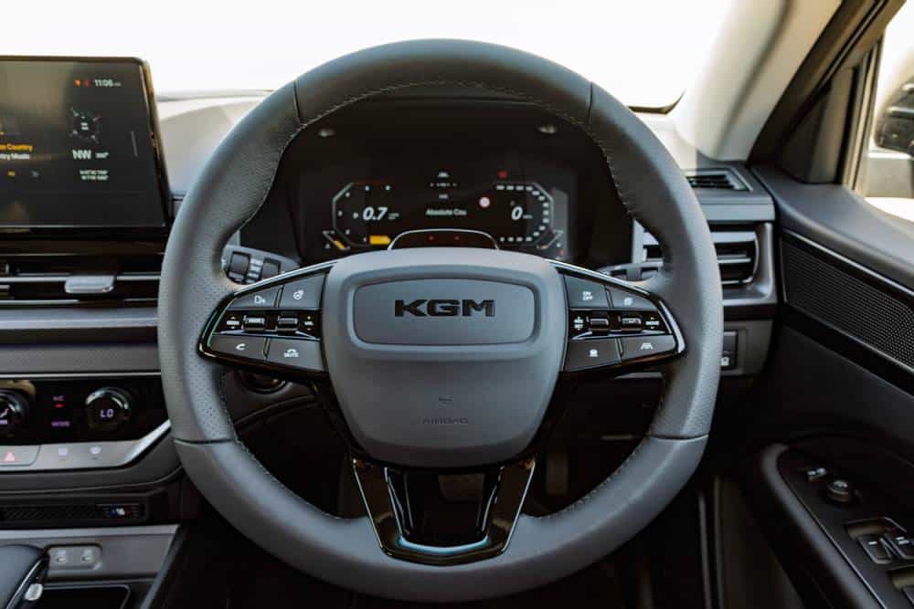https://cdn.autogreeknews.gr/wp-content/uploads/2026/07/new-kgm-musso-rhino-2.jpg