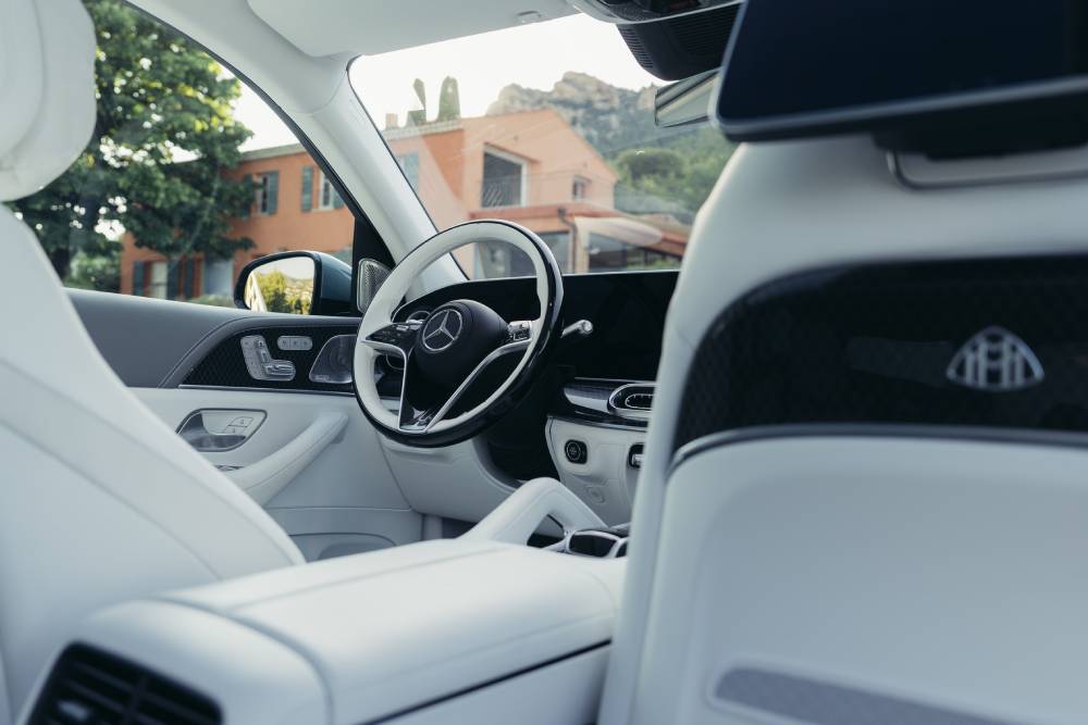 https://cdn.autogreeknews.gr/wp-content/uploads/2026/07/new-mercedes-maybach-gls-680-13.jpg