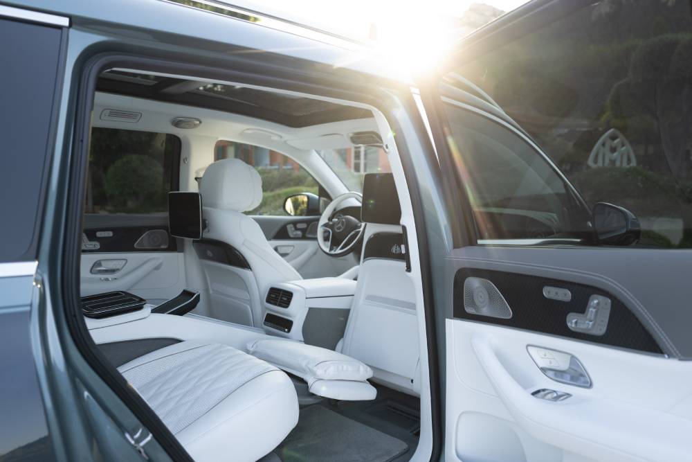 https://cdn.autogreeknews.gr/wp-content/uploads/2026/07/new-mercedes-maybach-gls-680-16.jpg