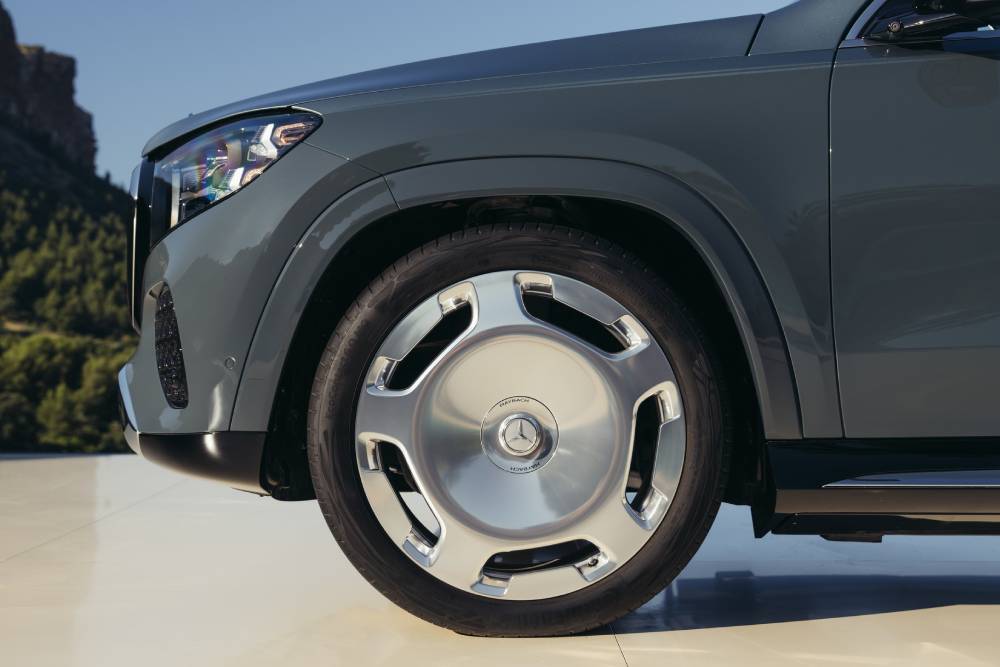 https://cdn.autogreeknews.gr/wp-content/uploads/2026/07/new-mercedes-maybach-gls-680-2.jpg