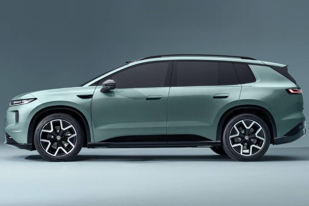 https://cdn.autogreeknews.gr/wp-content/uploads/2026/07/new-vw-id.-aura-t6-03.jpg