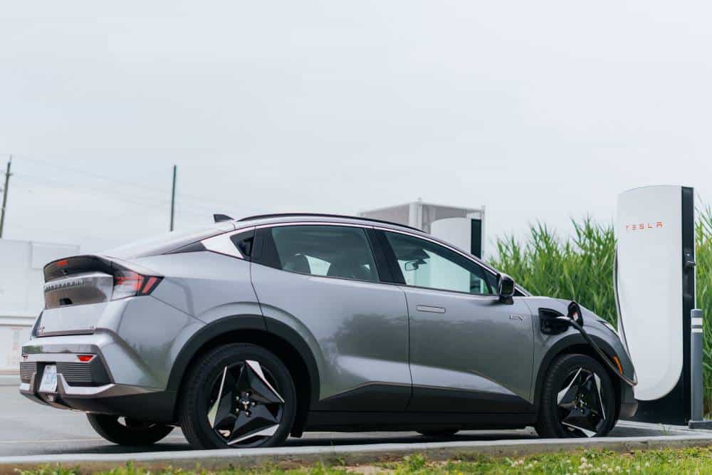 https://cdn.autogreeknews.gr/wp-content/uploads/2026/07/nissan-leaf-based-mitsubishi-eclipse-sportback-com-1.jpg
