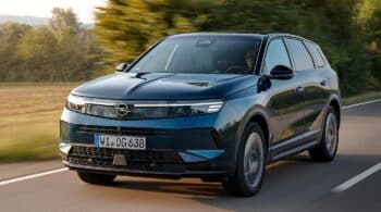 Το «τερμάτισε» σε τιμή το νέο Opel Grandland Hybrid
