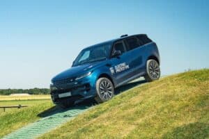 Ανατροπή στη Land Rover για το πρώτο ηλεκτρικό Range Rover