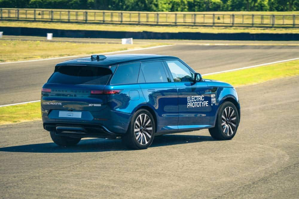 https://cdn.autogreeknews.gr/wp-content/uploads/2026/07/range-rover-sport-ev-6.jpg