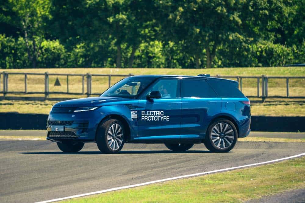 https://cdn.autogreeknews.gr/wp-content/uploads/2026/07/range-rover-sport-ev-7.jpg