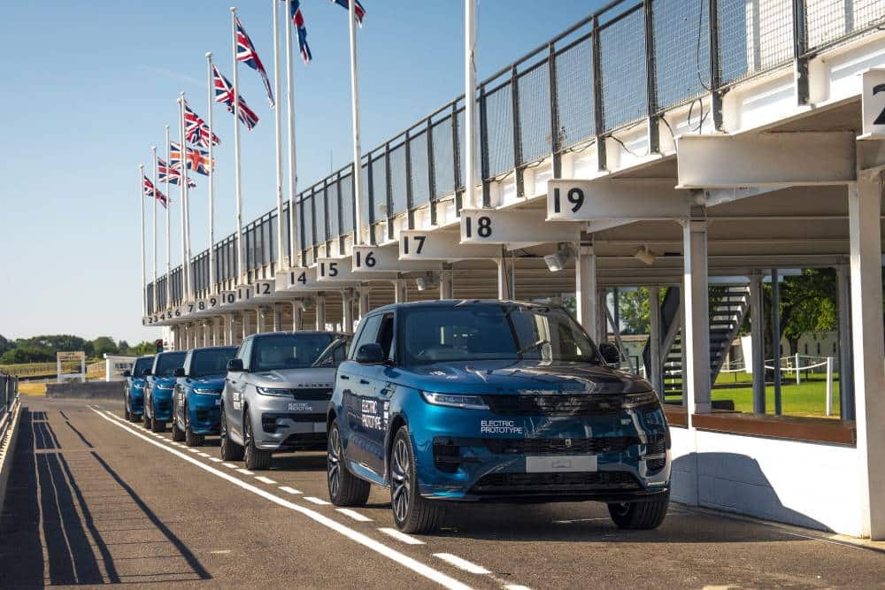 https://cdn.autogreeknews.gr/wp-content/uploads/2026/07/range-rover-sport-ev-8.jpg