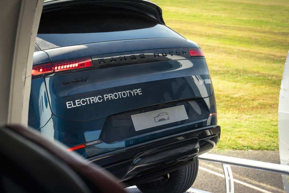 https://cdn.autogreeknews.gr/wp-content/uploads/2026/07/range-rover-sport-ev-9.jpg