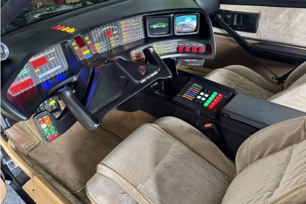 https://cdn.autogreeknews.gr/wp-content/uploads/2026/07/replica-kitt-for-sale-5.jpg