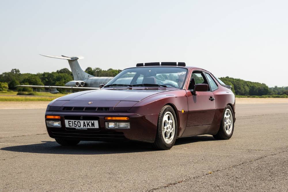 https://cdn.autogreeknews.gr/wp-content/uploads/2026/07/skoda-elroq-vrs-fights-countach-testarossa-and-944-4.jpg