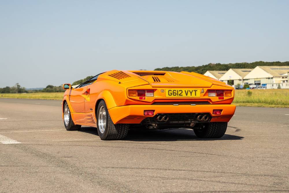 https://cdn.autogreeknews.gr/wp-content/uploads/2026/07/skoda-elroq-vrs-fights-countach-testarossa-and-944-7.jpg