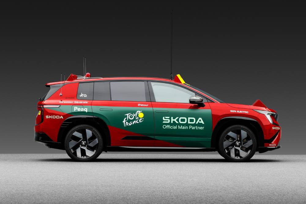 https://cdn.autogreeknews.gr/wp-content/uploads/2026/07/skoda-peaq-tour-de-france-6.jpg