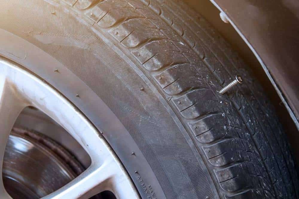 https://cdn.autogreeknews.gr/wp-content/uploads/2026/07/tire-nail.jpg
