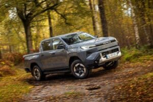 toyota_hilux_invincible_bev_double_cab99